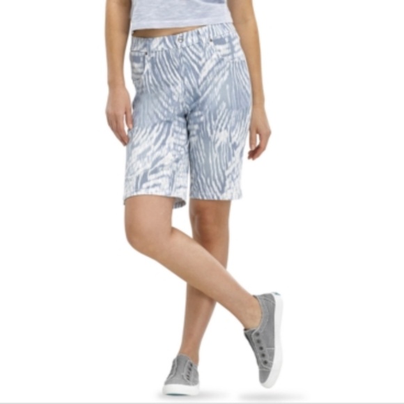 NWT HUE Womens Ultra-Soft Denim Ikat Zebra Bermuda Shorts - Picture 1 of 1